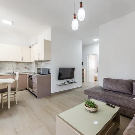 Sandy 2br With Patio By Pikhost Plazhi San Pietro