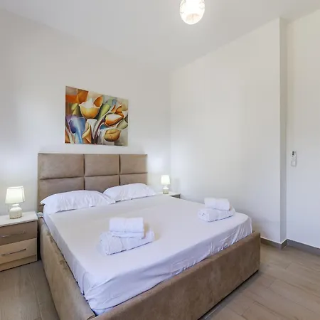Sandy 2br With Patio By Pikhost דירה *