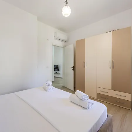 Διαμέρισμα Sandy 2br With Patio By Pikhost