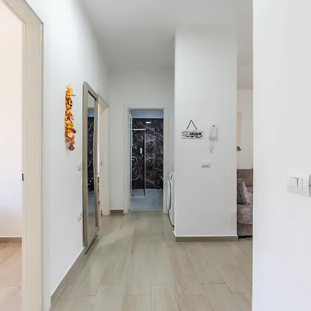 Sandy 2br With Patio By Pikhost Plazhi San Pietro