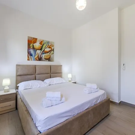 Sandy 2br With Patio By Pikhost Διαμέρισμα