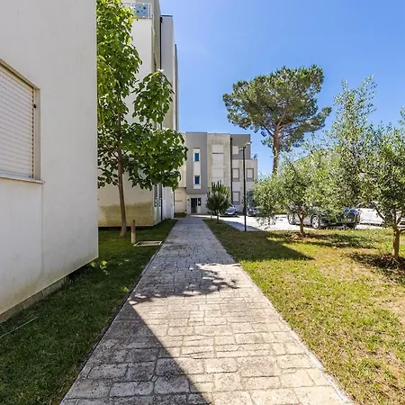 דירה Sandy 2br With Patio By Pikhost