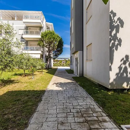 Διαμέρισμα Sandy 2br With Patio By Pikhost